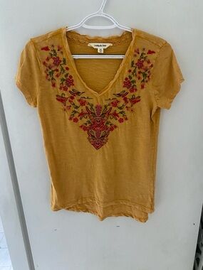Mustard Embroidered V-Neck Short Sleeve Tee